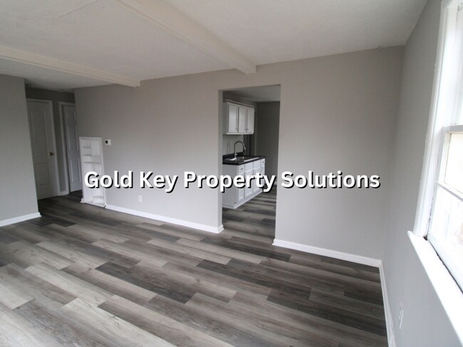 Building Photo - 2 BR 1 BA Eastside House with All New Flooring and Paint (SECTION 8 APPROVED)