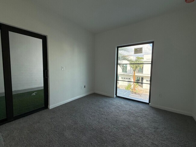 Building Photo - 2526 Pierce St