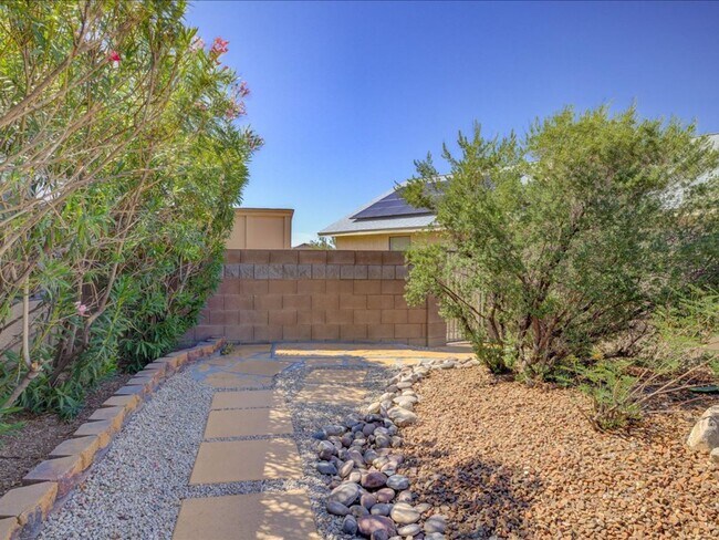 Building Photo - 3 Bed/2 Bath- GREAT Location Near Downtown