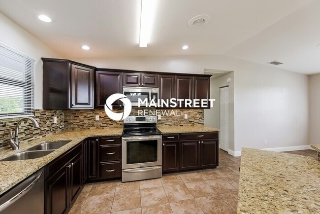 Building Photo - 3 Bedroom Pet-Friendly Home in Cape Coral,...