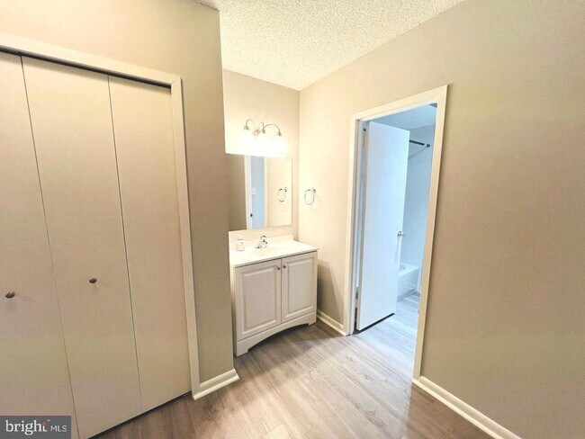 Building Photo - 3701 S George Mason Dr