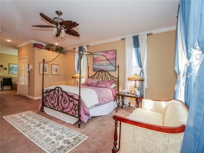 Building Photo - 5873 Pine Ridge Cir