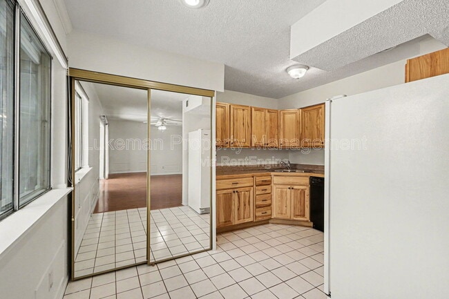 Building Photo - 728 Garland Cir