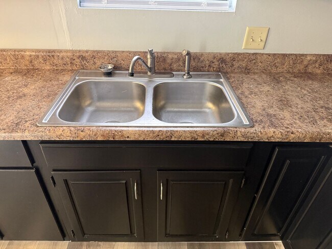 Building Photo - Fully remodeled 3 bedroom in great neighborhood - Iola