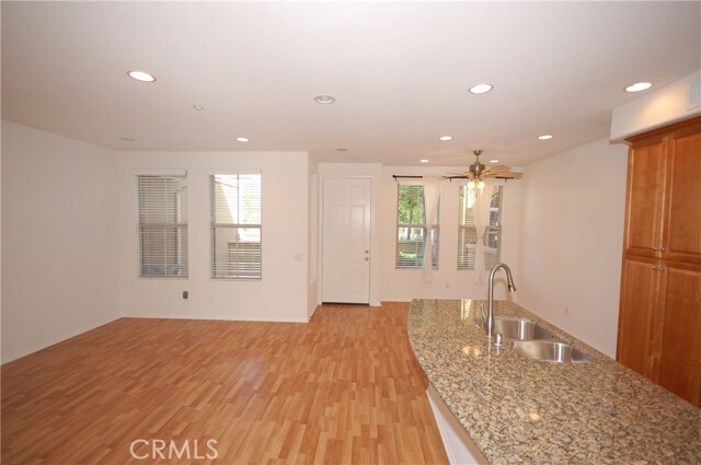 Building Photo - 121 Chantilly