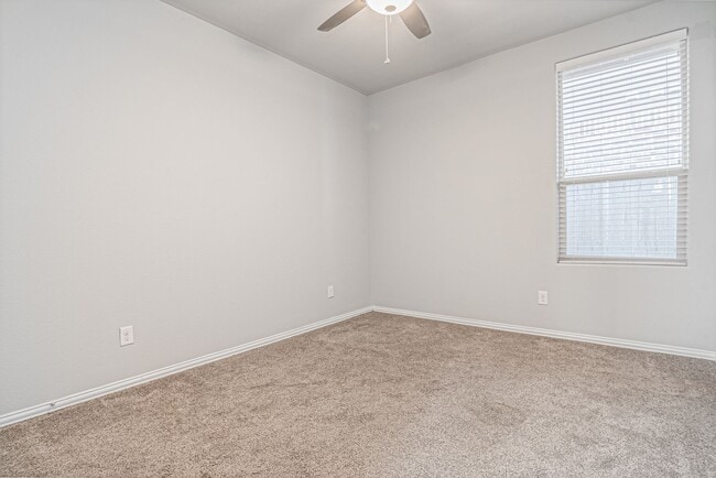 Building Photo - 819 Pentagon Rd