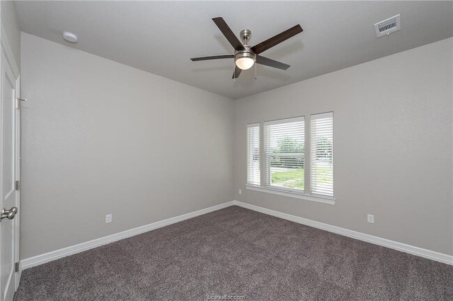 Building Photo - 707 Dominik Dr