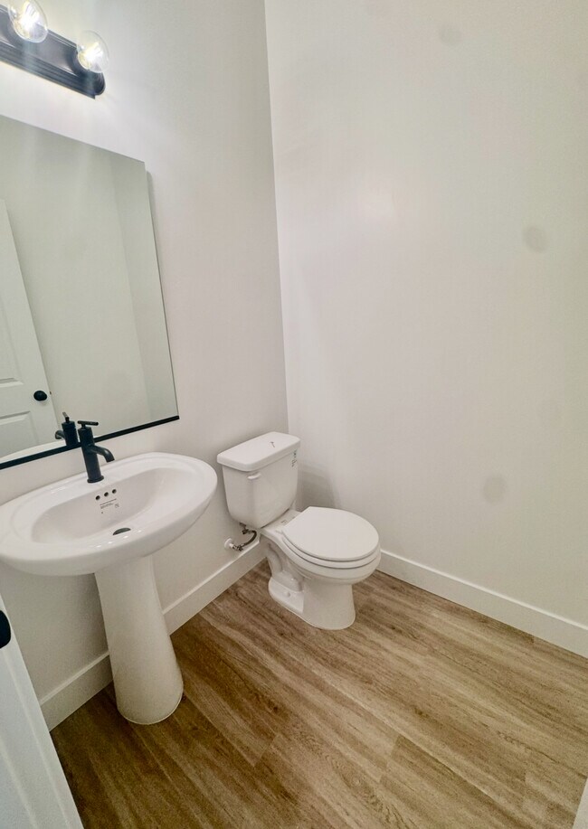 Building Photo - 5718 S Weehawken Ln