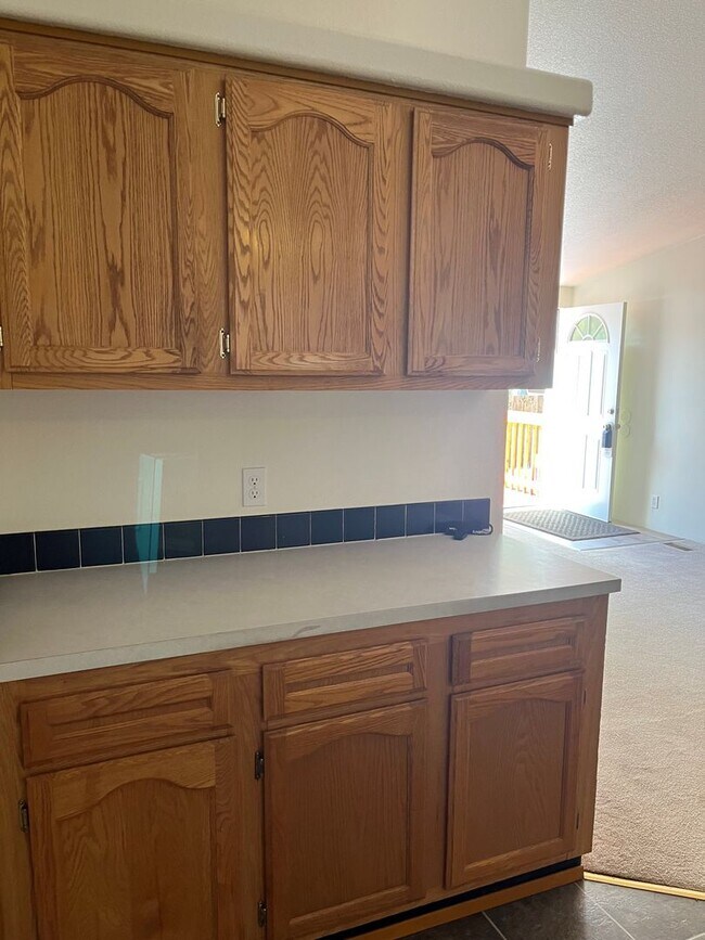 Building Photo - Round Lake Estates