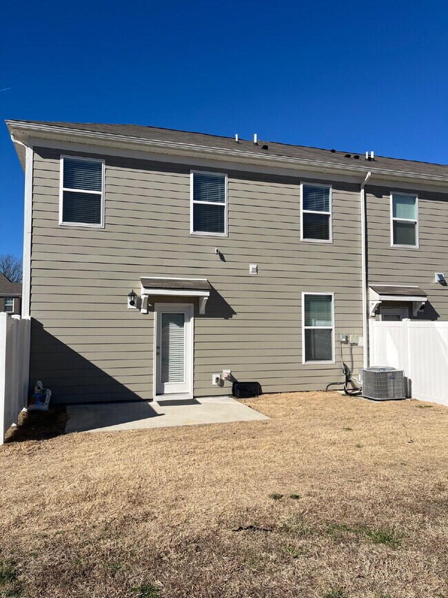 Building Photo - 453 Augustine Dr