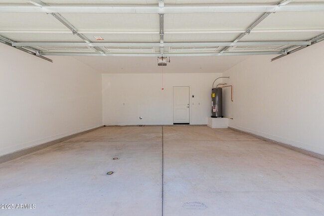 Building Photo - 1318 S 105th Pl