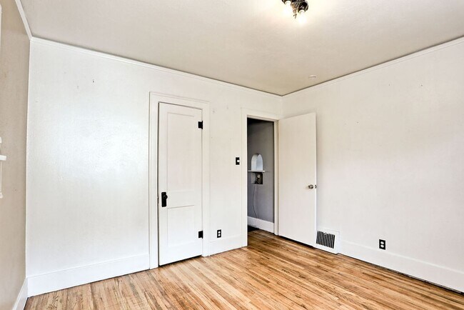 Primary Photo - 2038 9th Ave