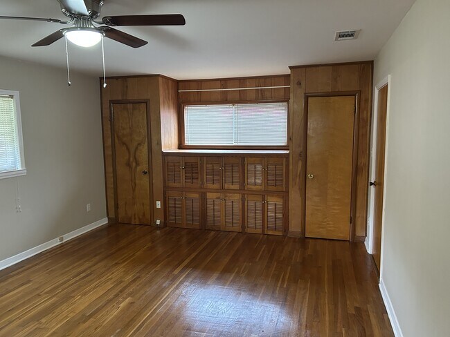 Building Photo - 1701 E Bobe St