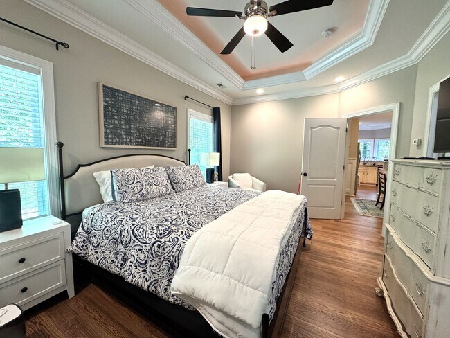 Building Photo - Stunning Home with an Upstairs Apartment or In-law Suite