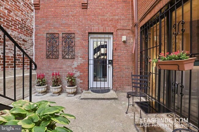 Building Photo - 1435 Corcoran St NW