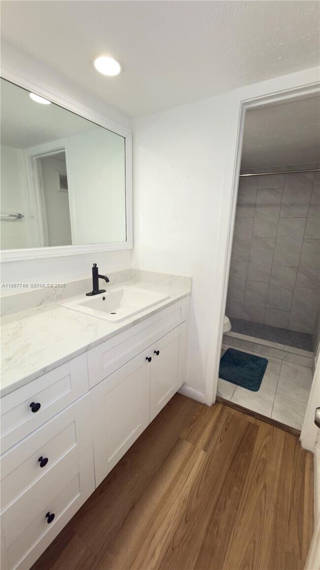 Building Photo - 10400 SW 108th Ave