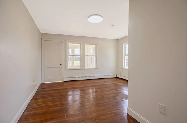 Building Photo - 318 Newton St