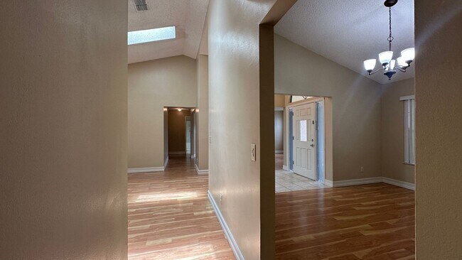 Building Photo - 487 Carrigan Ave