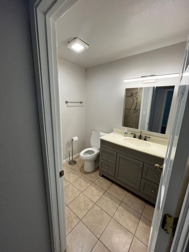 Building Photo - 407 Lathrop St