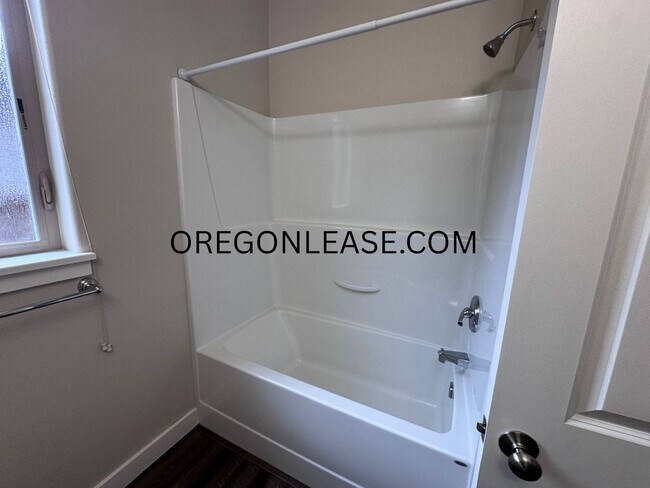 Building Photo - 3bed 2bath Cal Young Area home