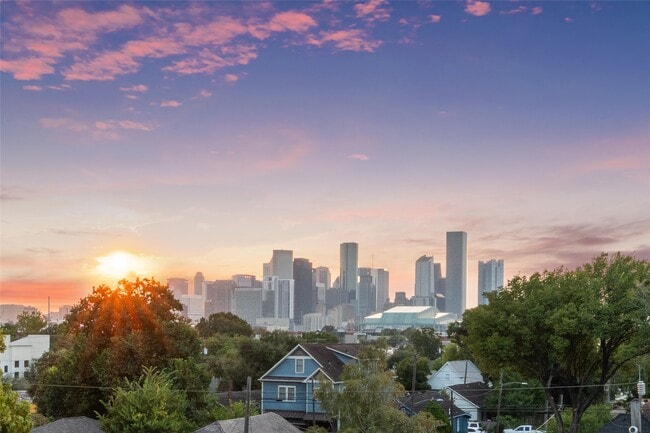 Building Photo - 3802 Lovejoy St