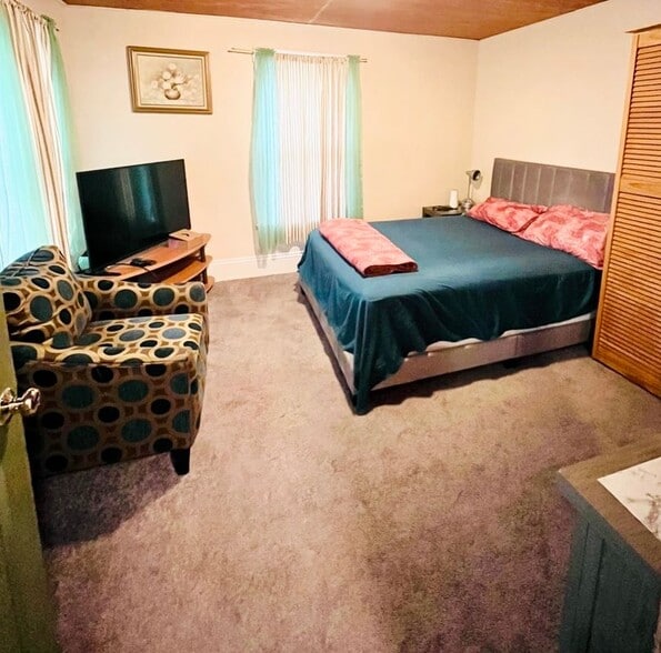 Building Photo - 1523 River St