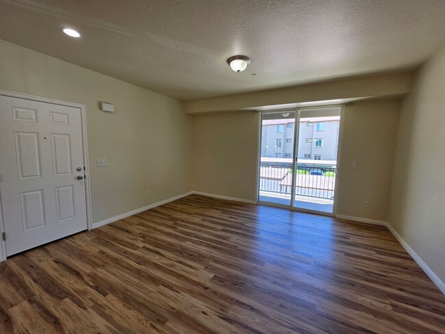 Building Photo - HONEY! Stop Scrolling! Luxury Centerville Stunner!