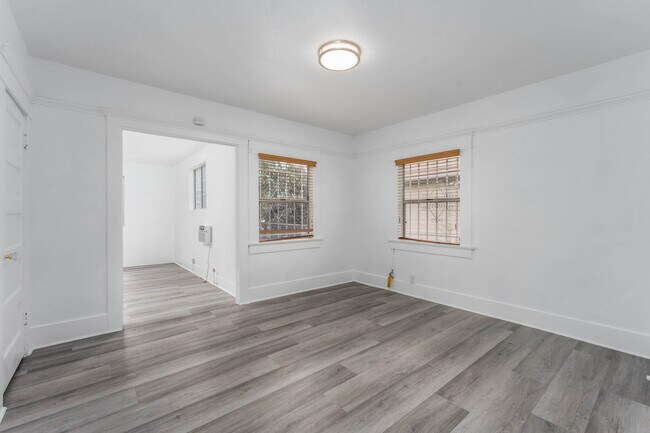 Building Photo - 2022 W 31st St