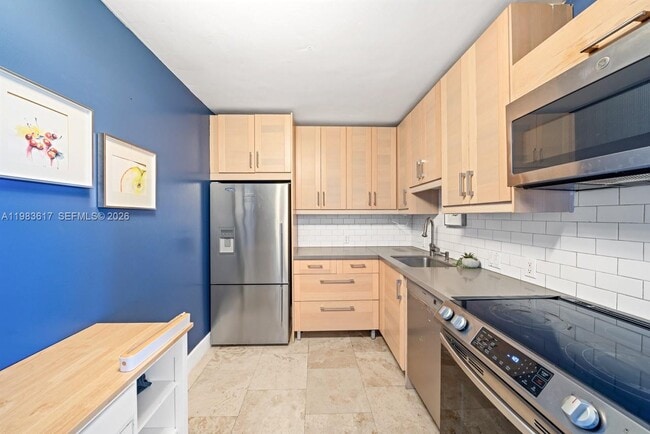 Building Photo - 20335 W Country Club Dr