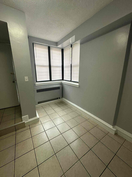 Building Photo - 29 S Munn Ave