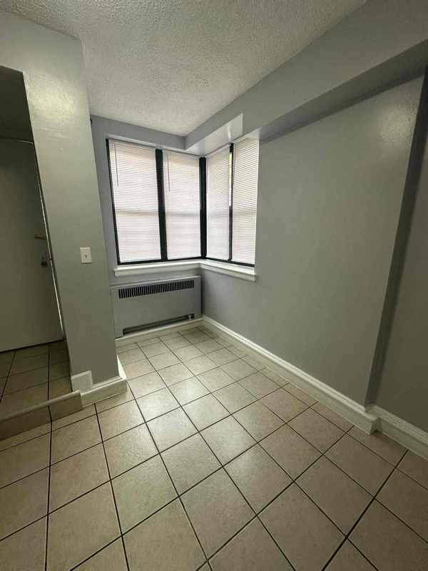 Building Photo - 29 S Munn Ave