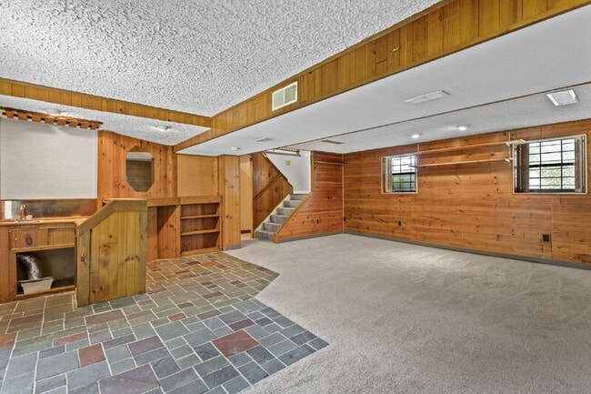Building Photo - 7 Wood Oak Ct