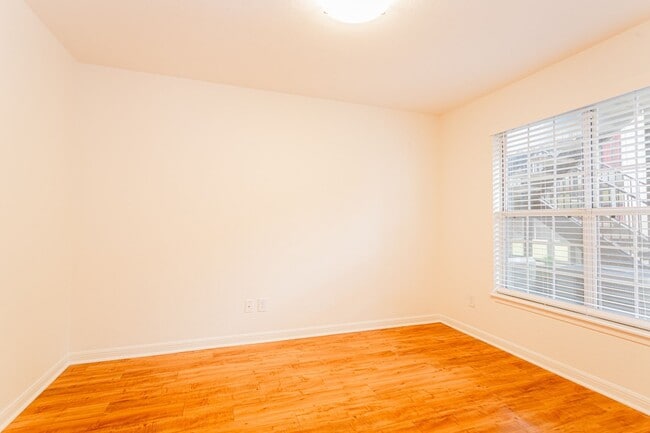 Building Photo - Beautiful and Cozy 1 Bedroom 1 Bathroom Ho...
