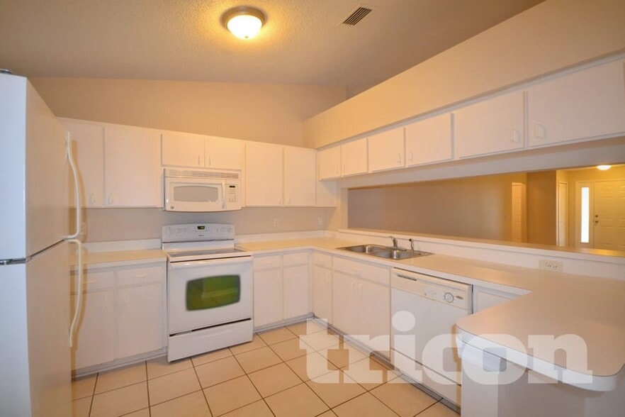 Building Photo - 1817 Landside Dr
