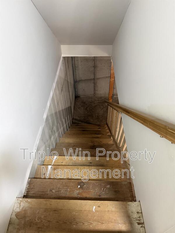 Building Photo - 226 Diekamp Ln