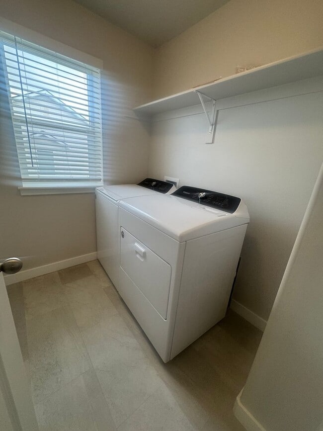 Building Photo - Beautiful Lehi Townhome for rent!