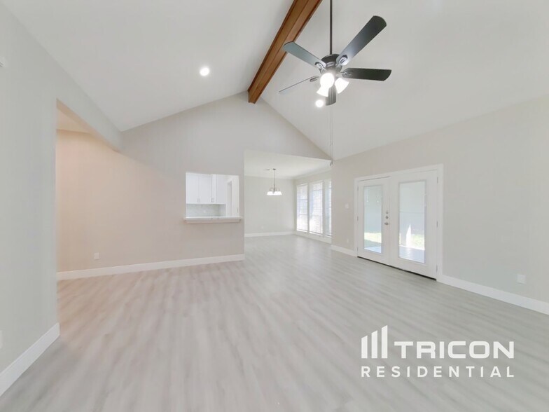 Building Photo - 7411 Las Brisas Dr