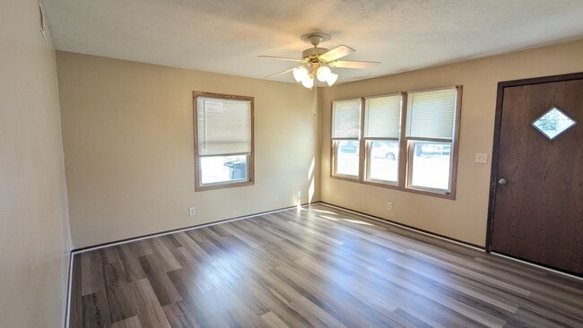 Building Photo - 3-bedroom in Lewis Central