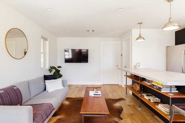 Building Photo - 1523 Morton Terrace