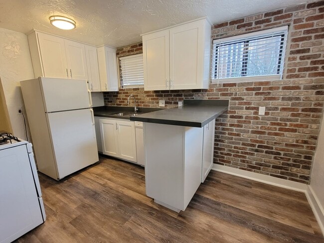 Building Photo - One Bedroom - Garfield District - Classic ...