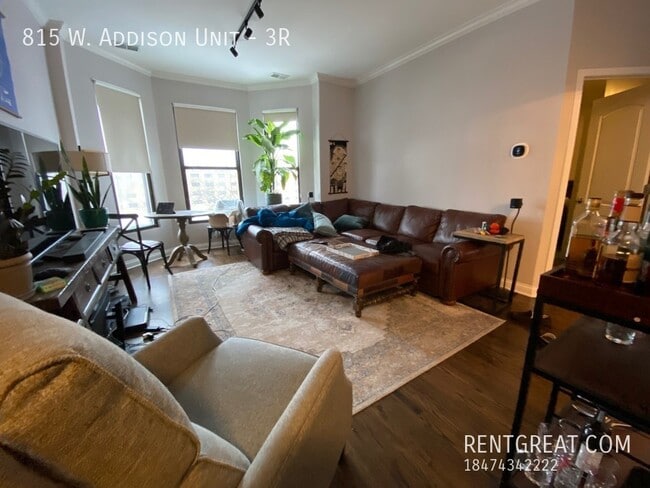 Building Photo - 815 W Addison St