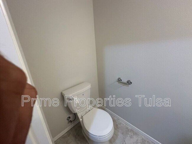 Building Photo - 13143 S 72nd E Ave