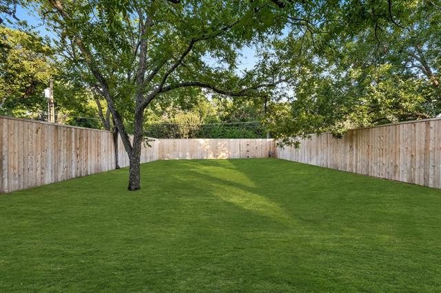 Building Photo - 9232 San Fernando Way