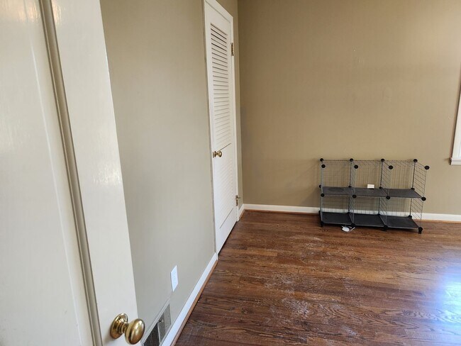 Building Photo - 104 Linwood Dr