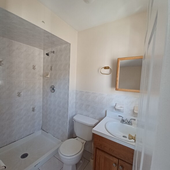 Building Photo - 1013 Walnut St.