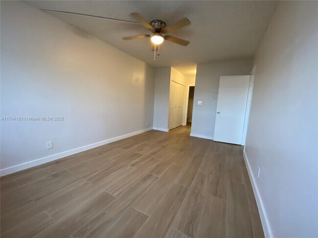 Building Photo - 2501 Riverside Dr
