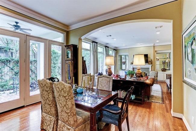 Building Photo - 100 S Creekside Ct