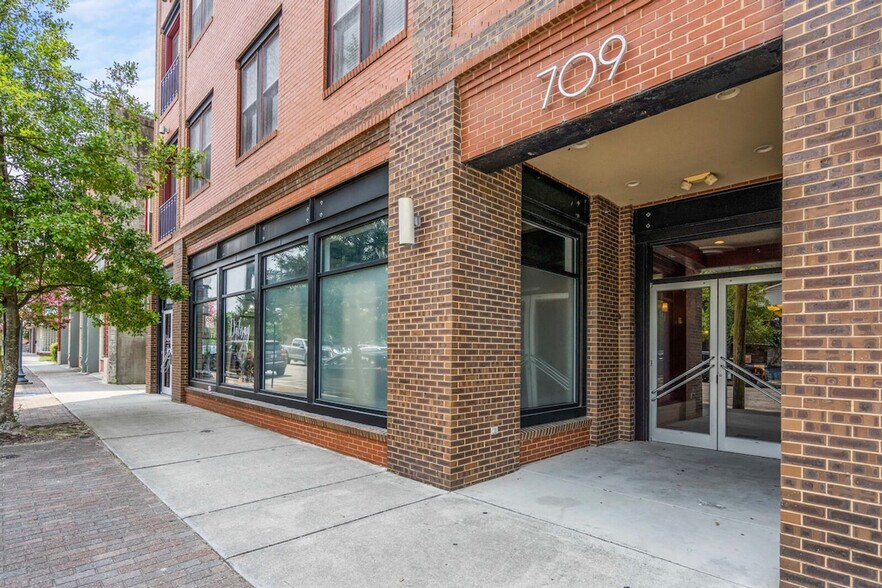 Building Photo - 715 N 4th St