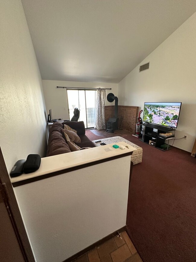 Building Photo - 93 Meadowood Dr