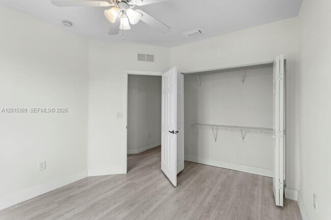 Building Photo - 5090 SW 136th Ave